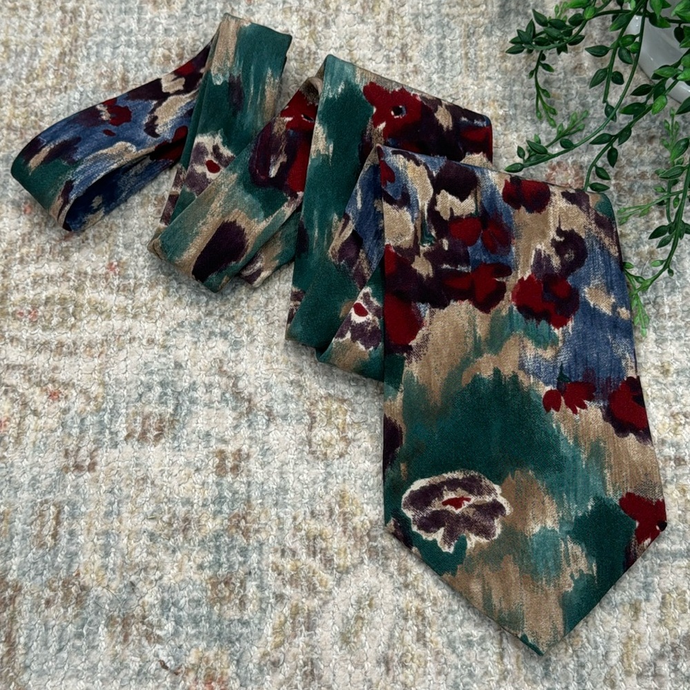 Halston III silk tie
